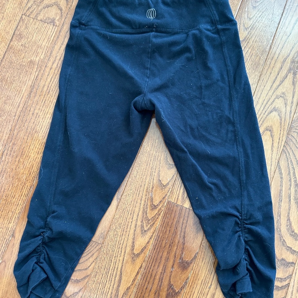 *Balance Collection XS leggings ruched calf area
